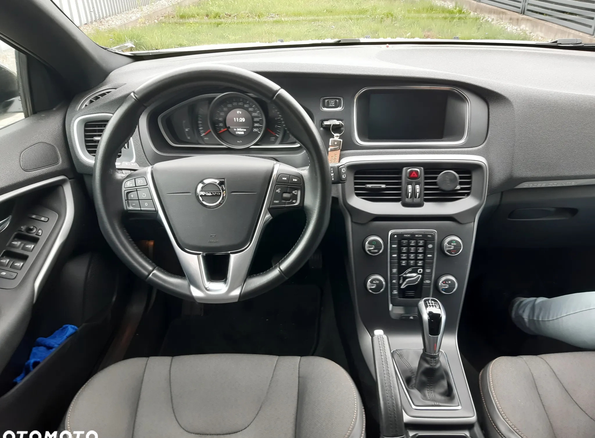 Volvo V40 cena 55000 przebieg: 173000, rok produkcji 2017 z Warszawa małe 79